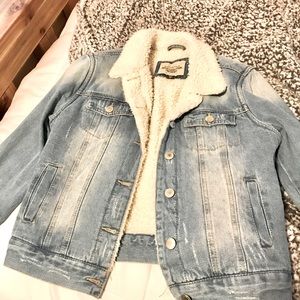 NWOT Sherpa jean jacket perfect condition